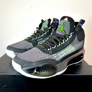 Nike Jordan 34- halftone dots (vapor green) youth basketball shoe.